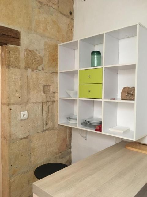 Appart Sympa Dans Le Vieux Nimes Exterior photo